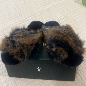 NMT- Emu Mayberry Lava slippers size 7 - runs small